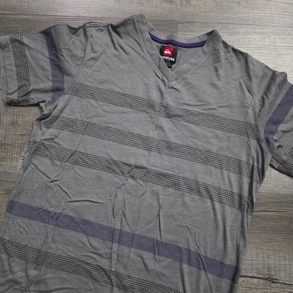 Quiksilver Men Grey Striped V Neck T Shirt Medium